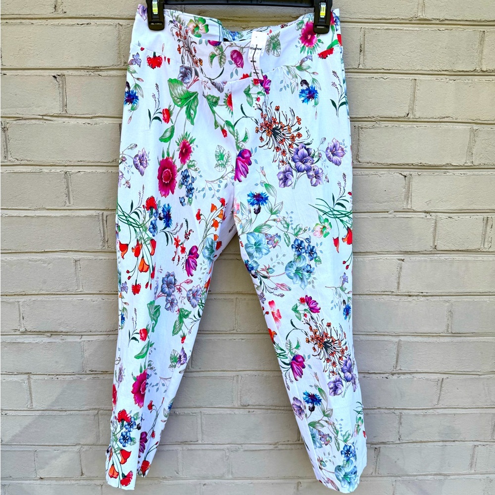 NWT Insight Size 14 Floral Capri Pull On Pants with Cuff Detail